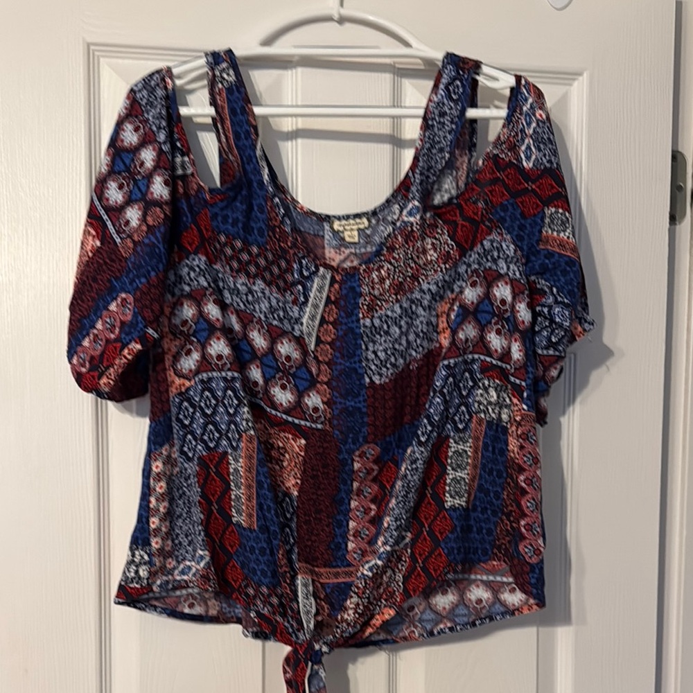BKE Buckle Eyeshadow Blue and Red Relaxed Tie Front Blouse